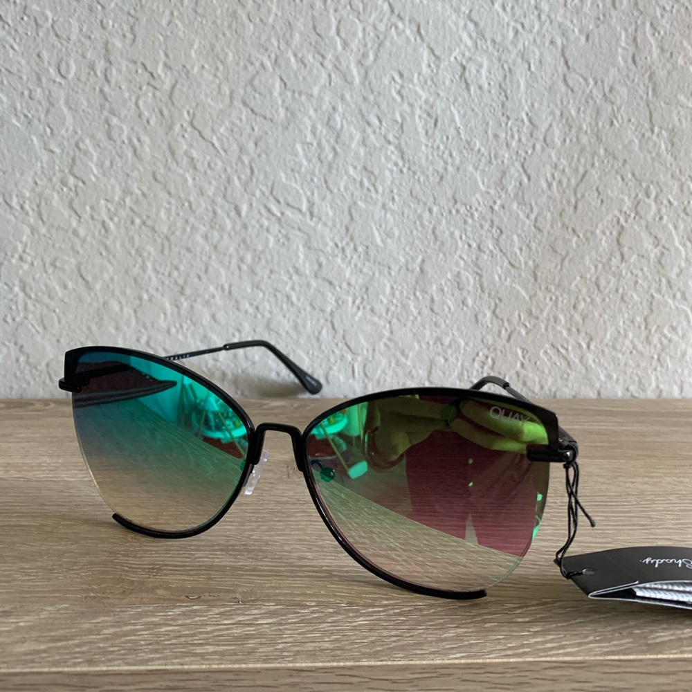 Quay Dusk to Dawn Sunglasses - Picture 4 of 7